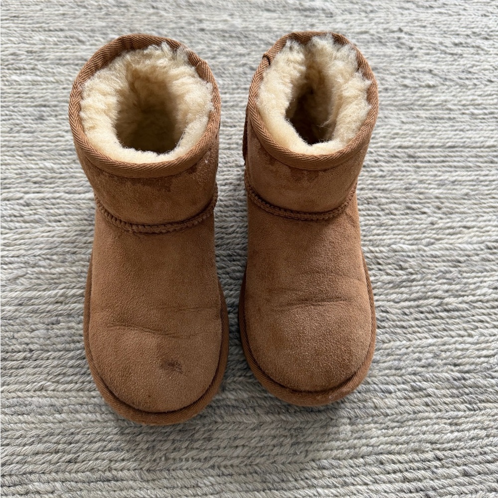 UGG Kids Classic Mini Boots in Chestnut, size 12